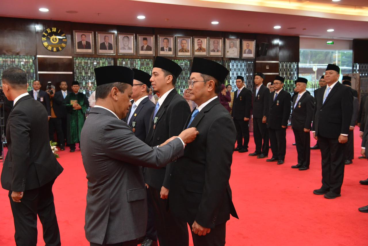 Jejak Bakti untuk Negeri, 8 Insan PLN Terima Tanda Kehormatan dari Presiden RI